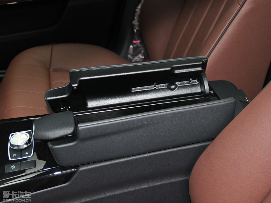 2015��YE�� E 260L �\�Ӻ��A��