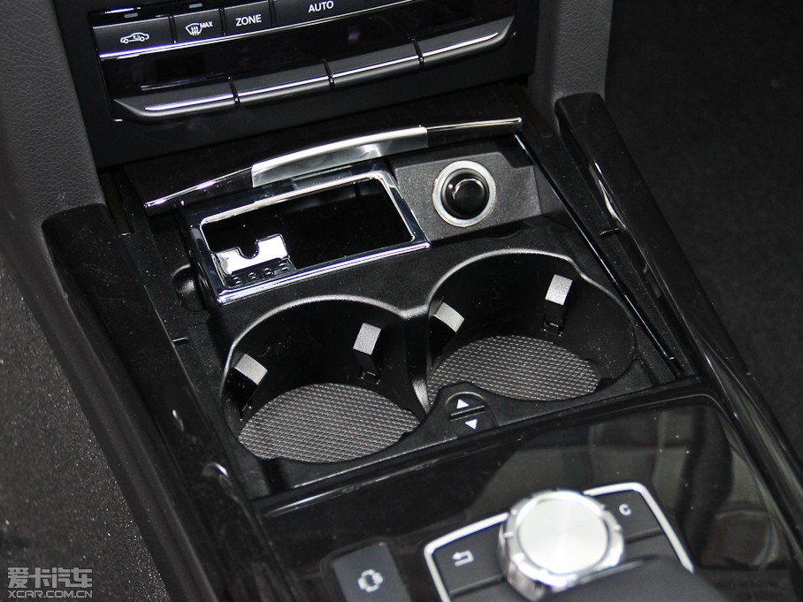 2015��YE�� E 260L �\�Ӻ��A��