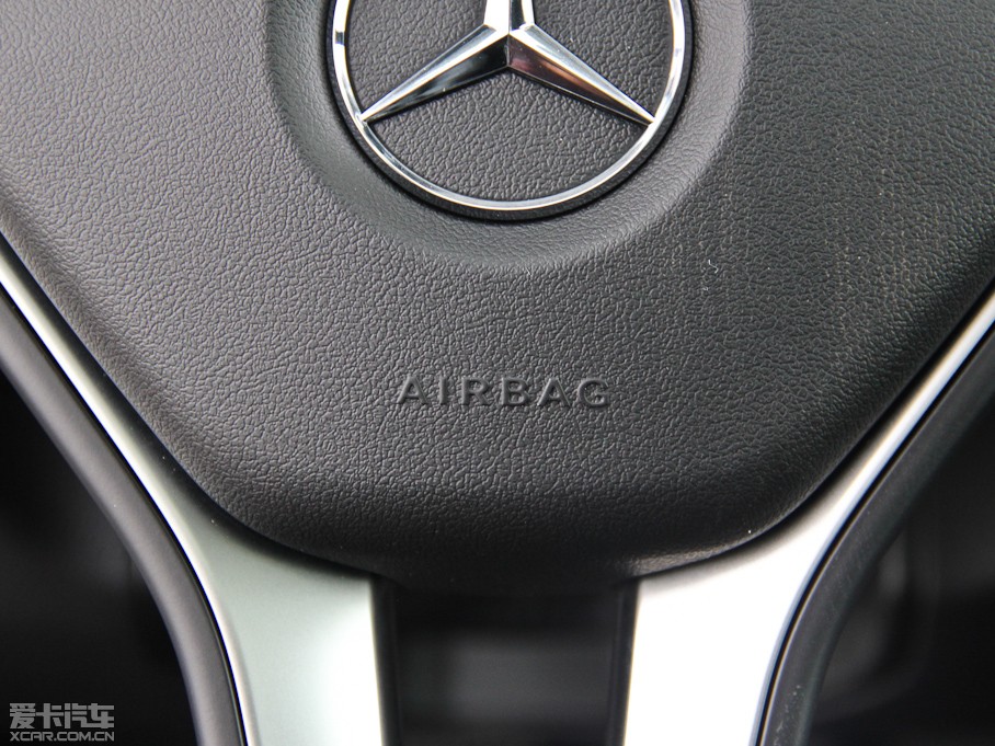 2015��YE�� E 260L �\�Ӻ��A��