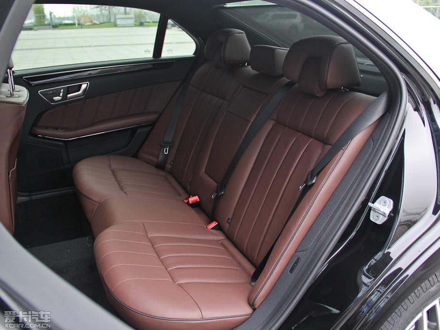 2015YE E 260L \(yn)ӺA