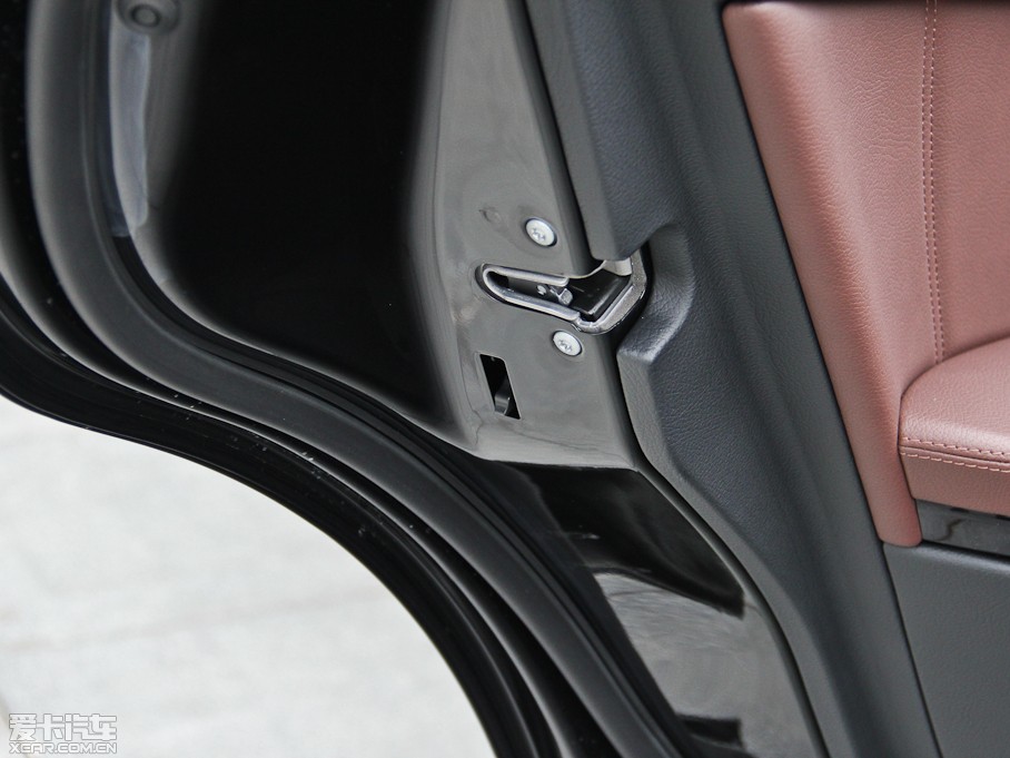 2015YE E 260L \ӺA