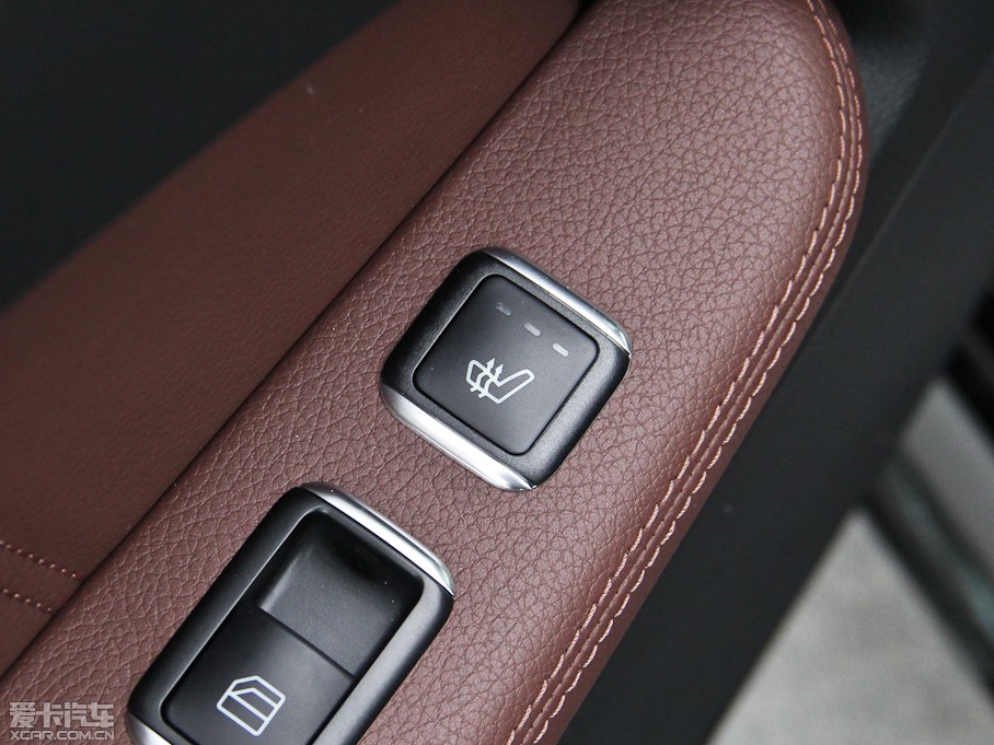 2015��YE�� E 260L �\�Ӻ��A��