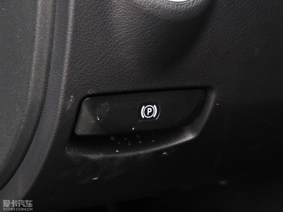 2015��YE�� E 260L �\�Ӻ��A��