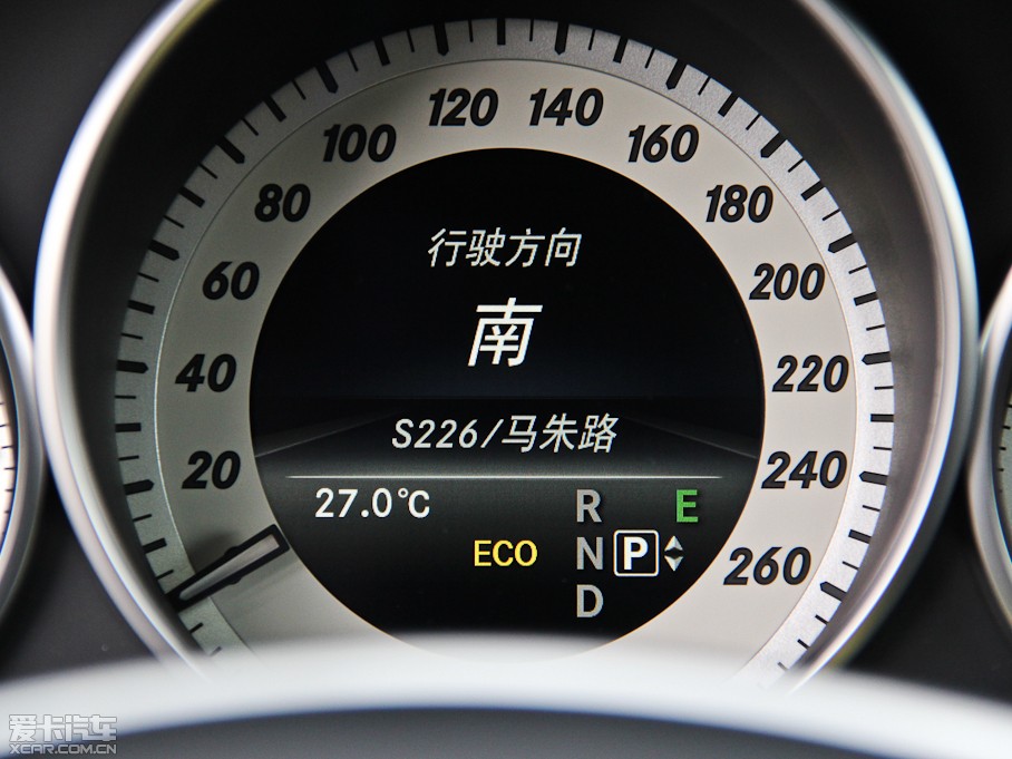 2015��YE�� E 260L �\�Ӻ��A��