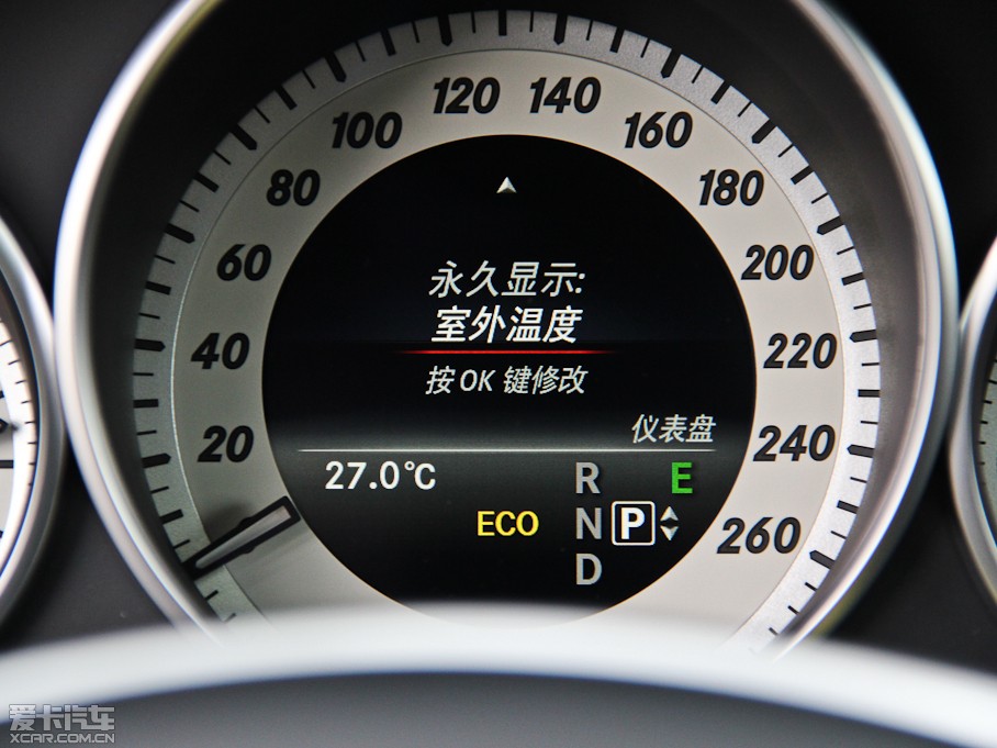 2015��YE�� E 260L �\�Ӻ��A��