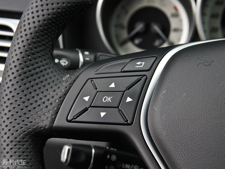 2015��YE�� E 260L �\�Ӻ��A��