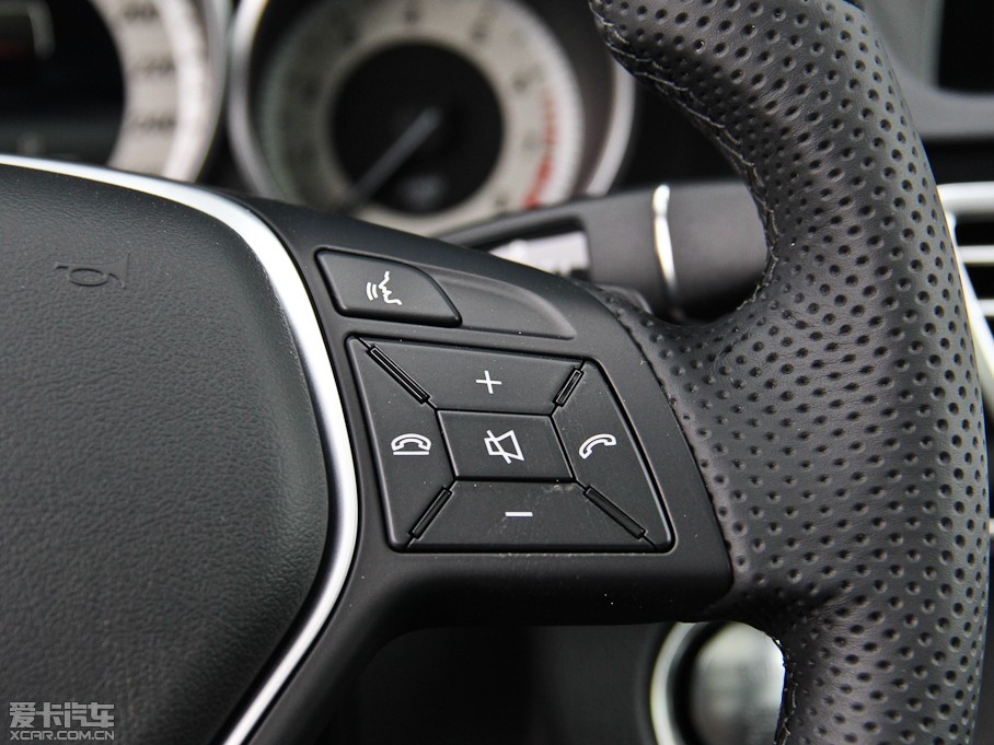 2015��YE�� E 260L �\�Ӻ��A��