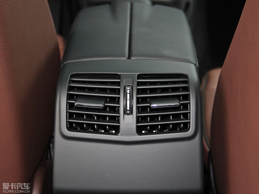 2015��YE�� E 260L �\�Ӻ��A��