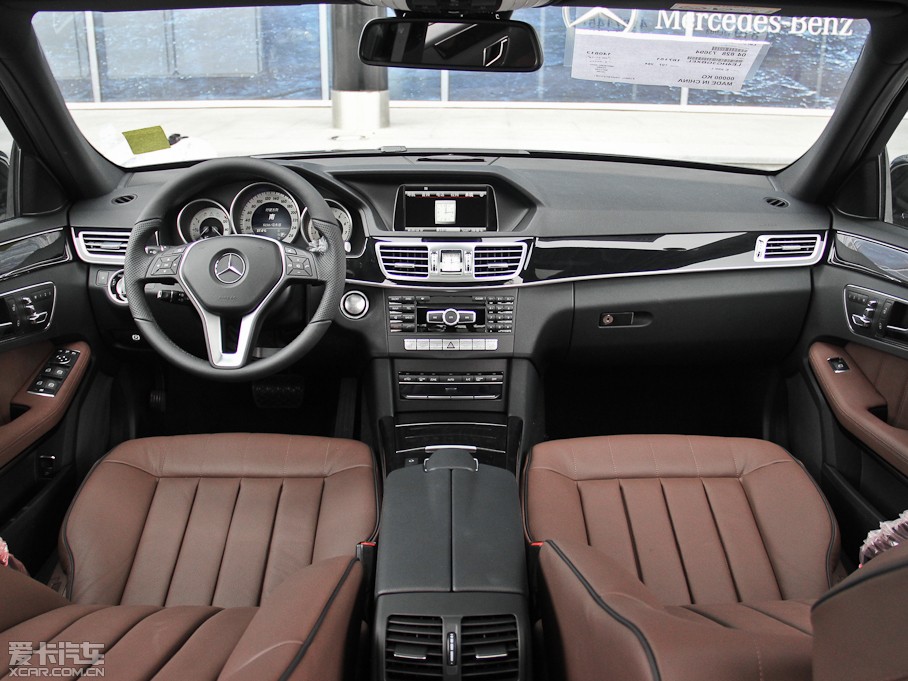 2015��YE�� E 260L �\�Ӻ��A��