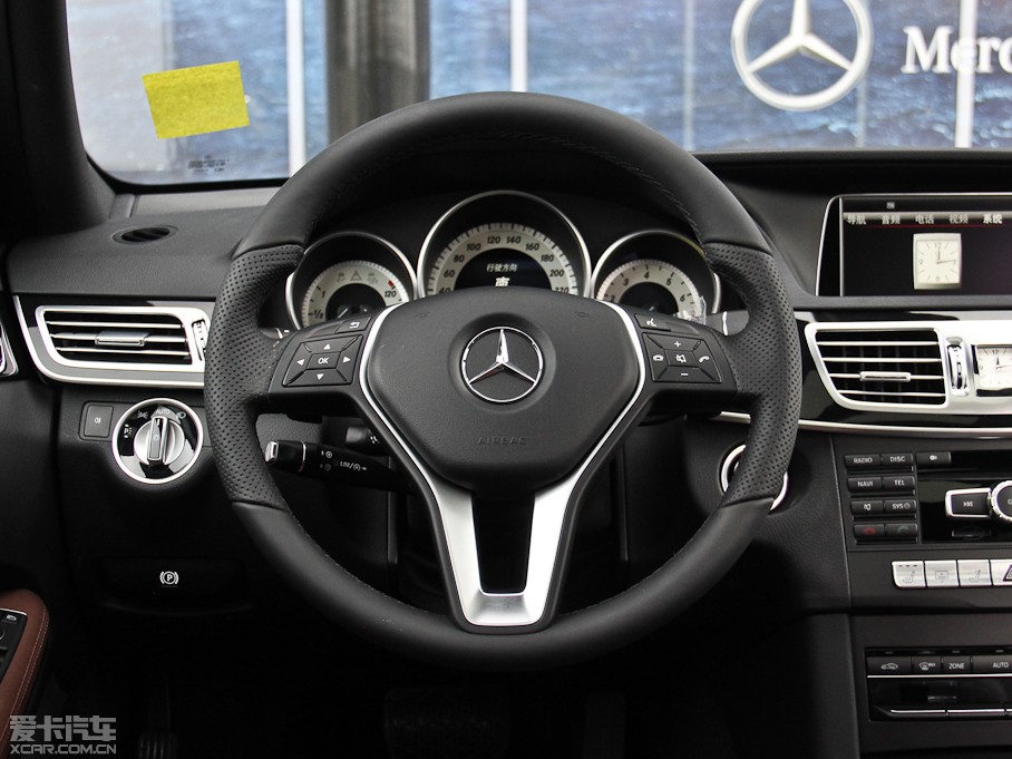 2015��YE�� E 260L �\�Ӻ��A��