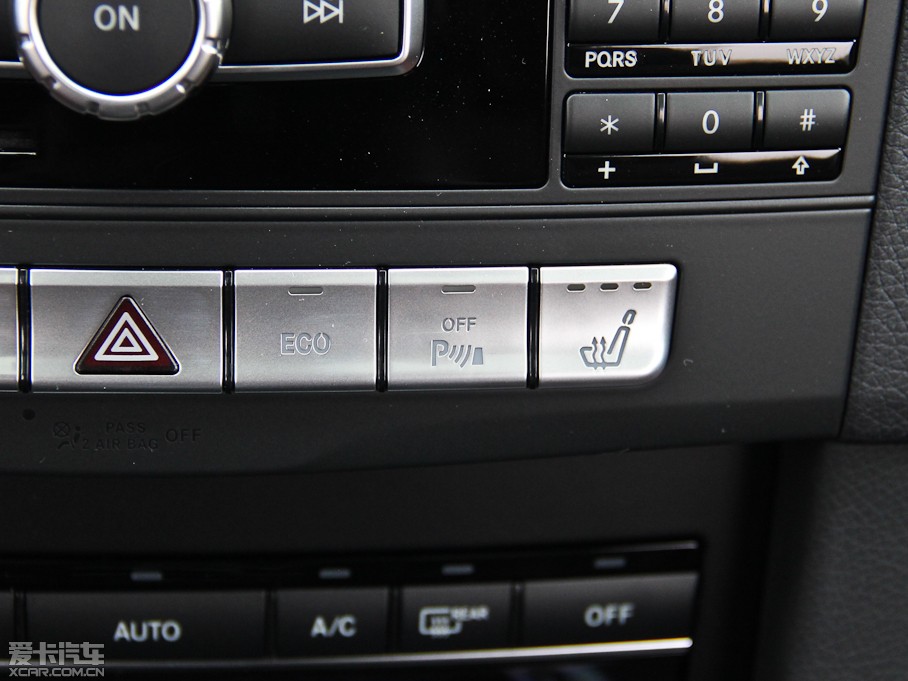 2015��YE�� E 260L �\�Ӻ��A��