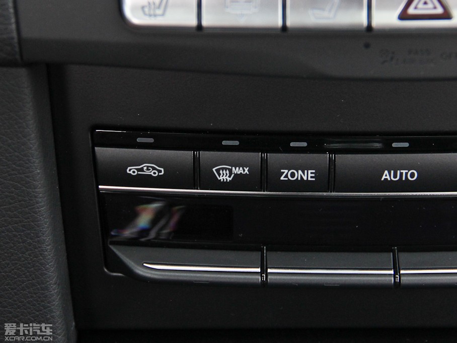 2015��YE�� E 260L �\�Ӻ��A��