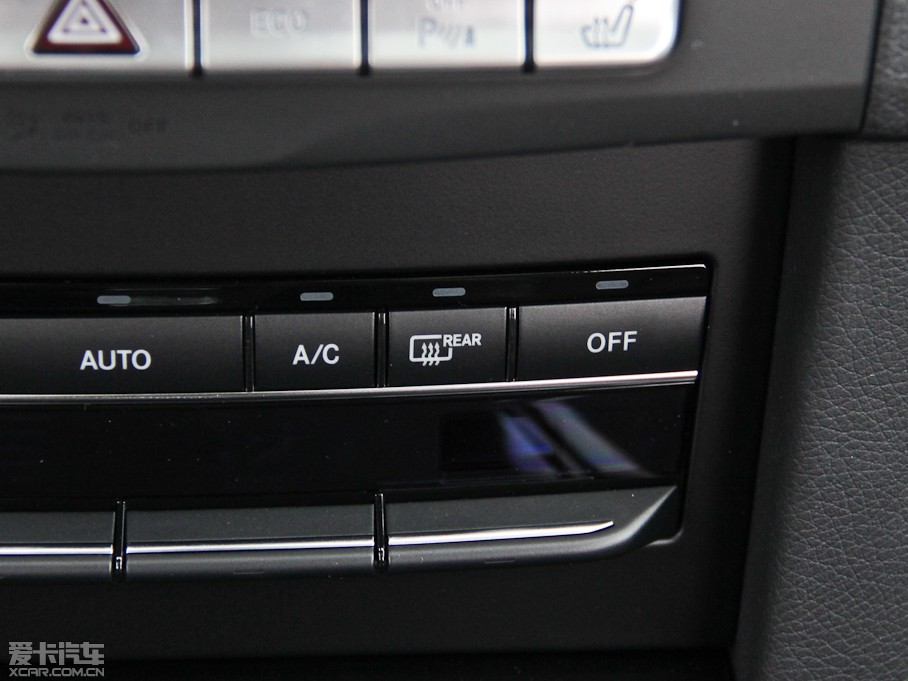 2015��YE�� E 260L �\�Ӻ��A��