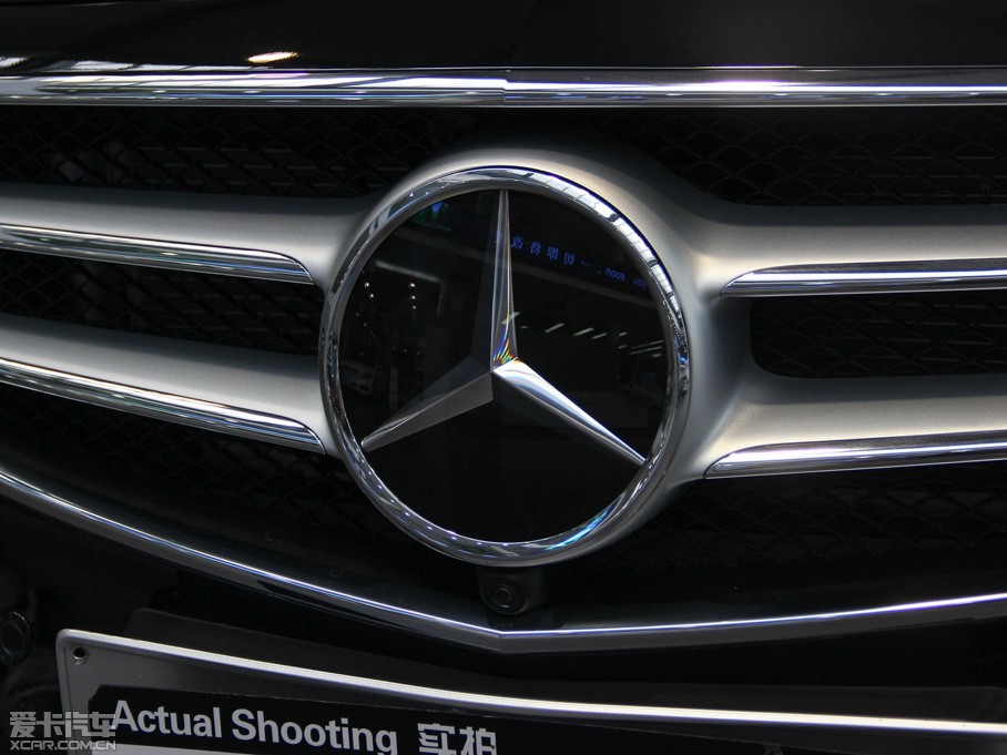 2015��YE�� E 400L 4MATIC �\�Ӻ��A��