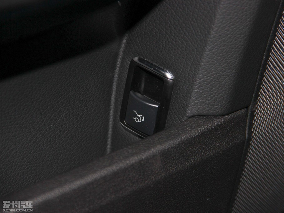 2015��YE�� E 400L 4MATIC �\�Ӻ��A��