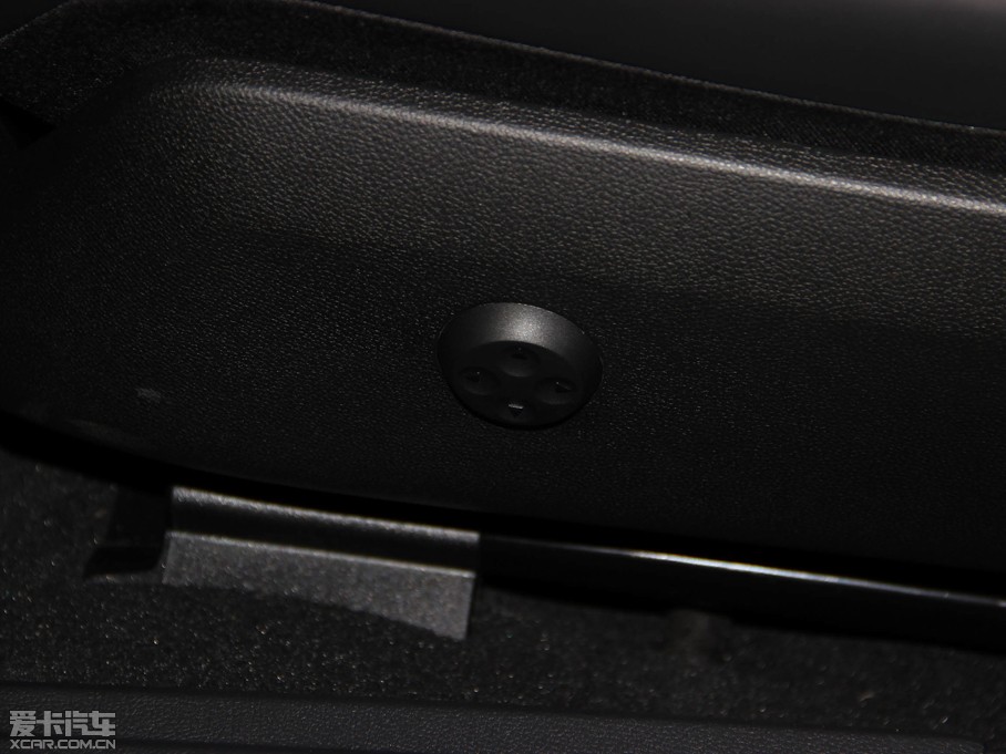 2015��YE�� E 400L 4MATIC �\�Ӻ��A��