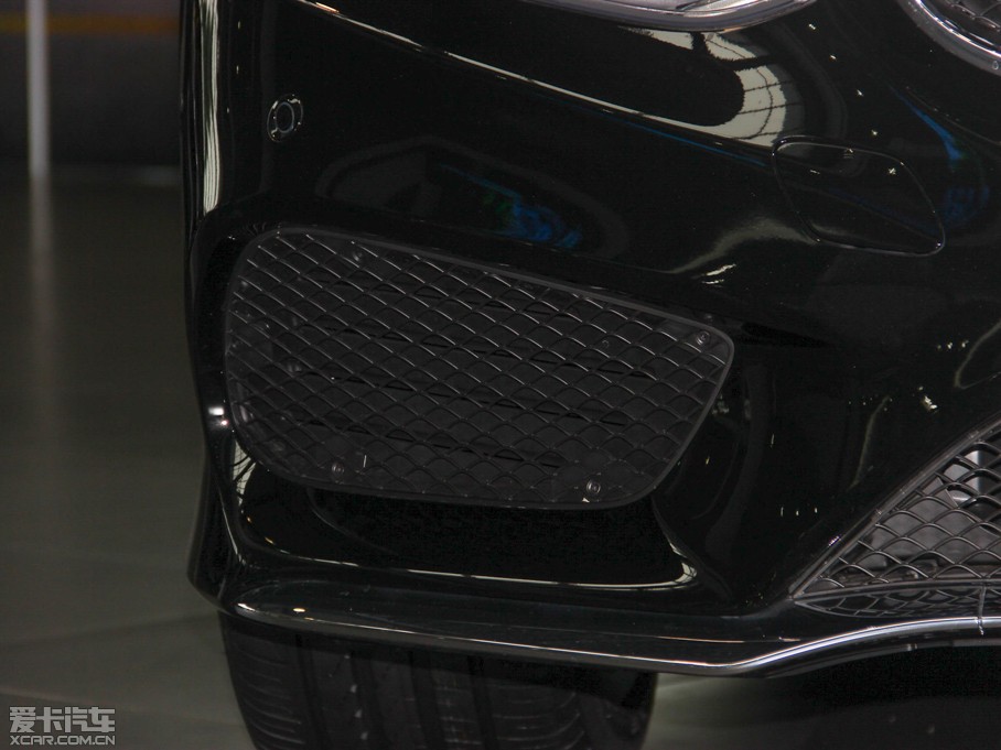 2015��YE�� E 400L 4MATIC �\�Ӻ��A��