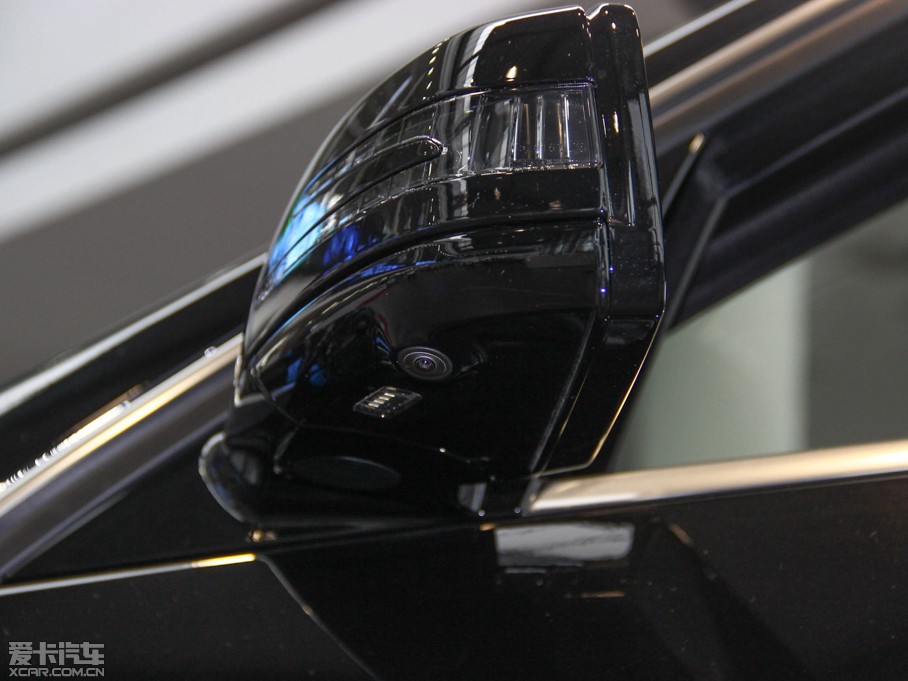 2015��YE�� E 400L 4MATIC �\�Ӻ��A��