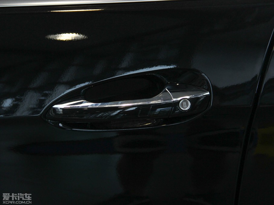 2015��YE�� E 400L 4MATIC �\�Ӻ��A��