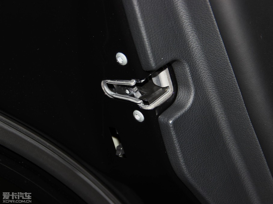 2015��YE�� E 400L 4MATIC �\�Ӻ��A��