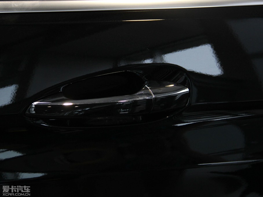 2015��YE�� E 400L 4MATIC �\�Ӻ��A��