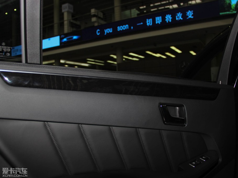 2015��YE�� E 400L 4MATIC �\�Ӻ��A��