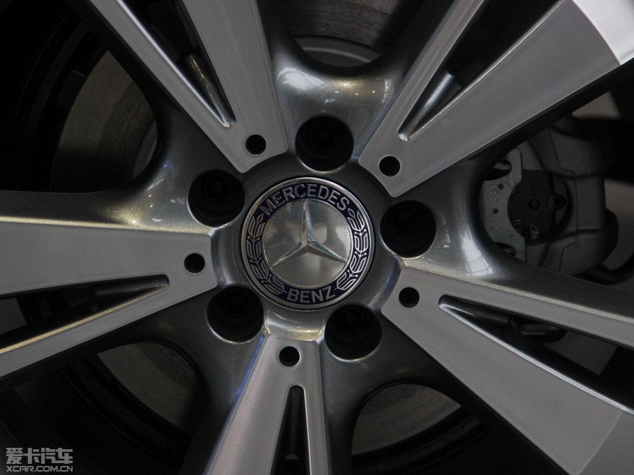 2015��YE�� E 400L 4MATIC �\�Ӻ��A��