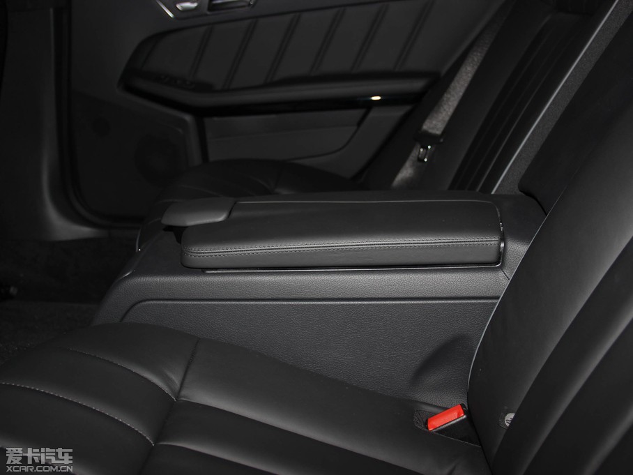 2015��YE�� E 400L 4MATIC �\�Ӻ��A��