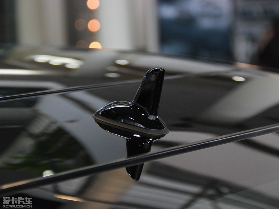 2015��YE�� E 400L 4MATIC �\�Ӻ��A��