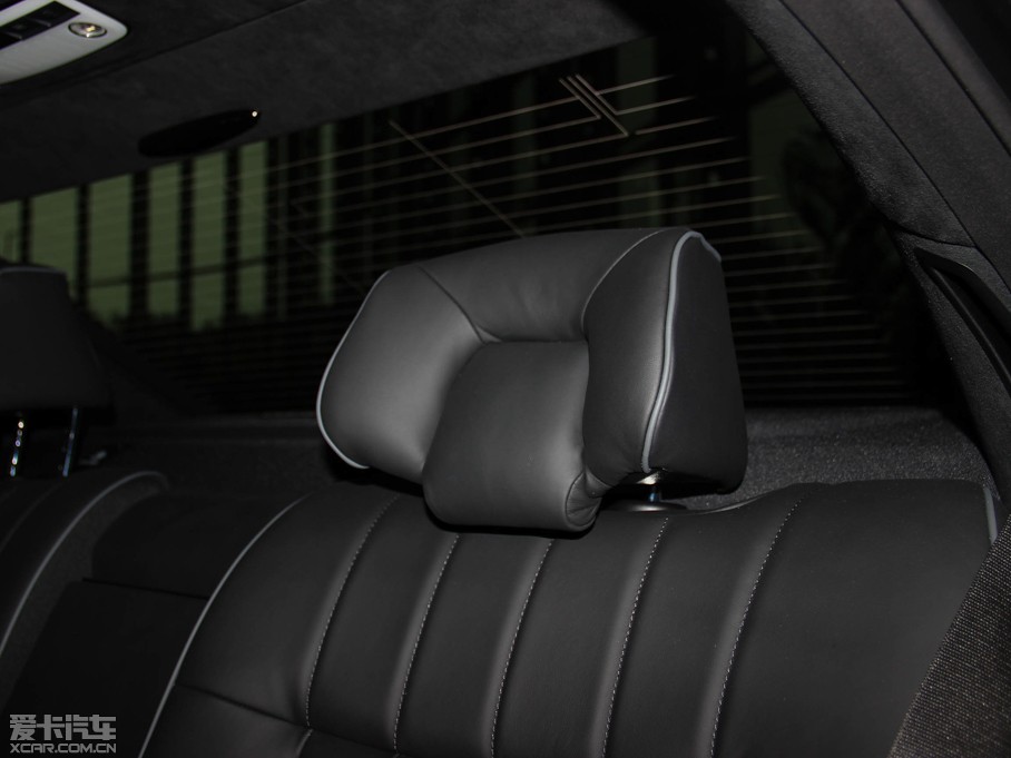 2015��YE�� E 400L 4MATIC �\�Ӻ��A��