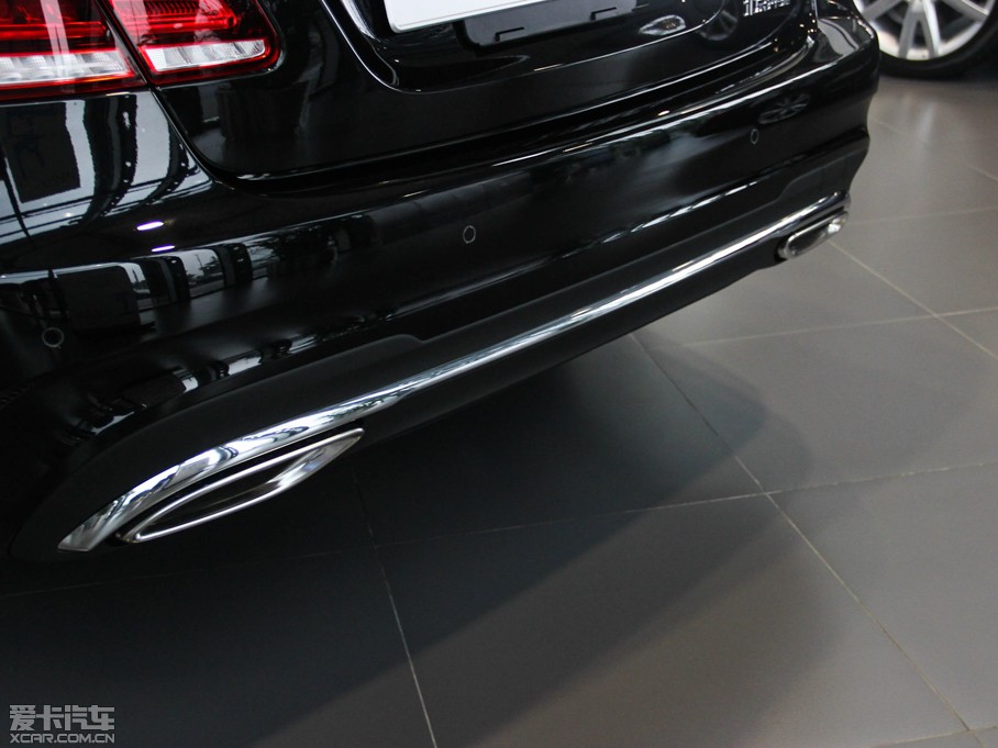 2015��YE�� E 400L 4MATIC �\�Ӻ��A��