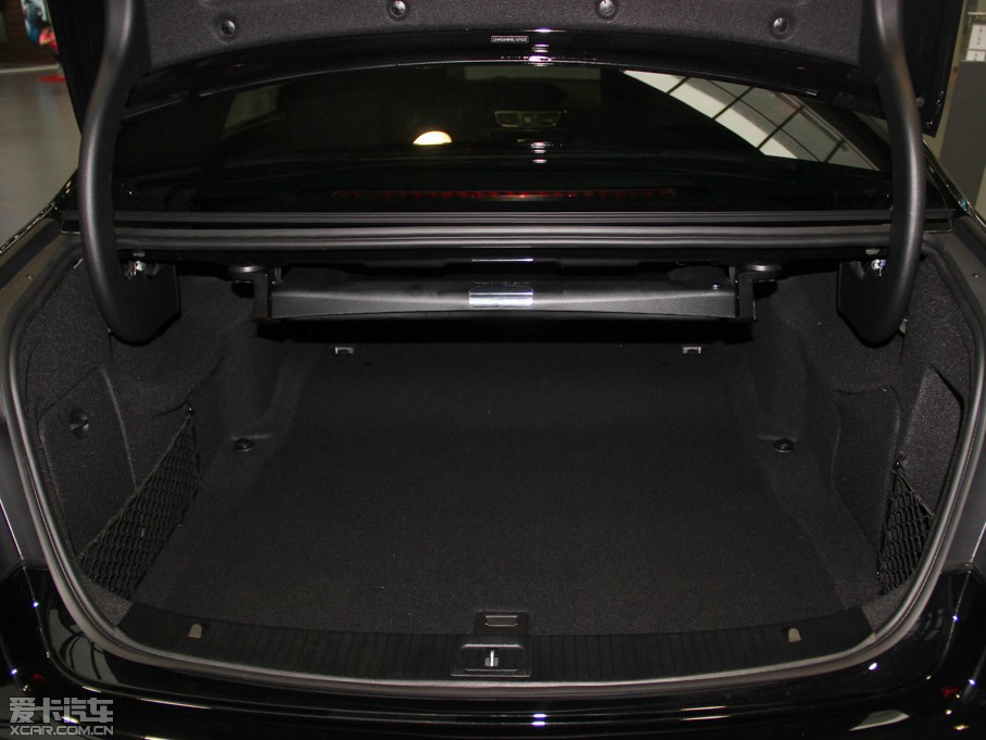 2015��YE�� E 400L 4MATIC �\�Ӻ��A��