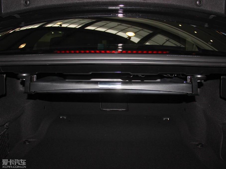 2015��YE�� E 400L 4MATIC �\�Ӻ��A��