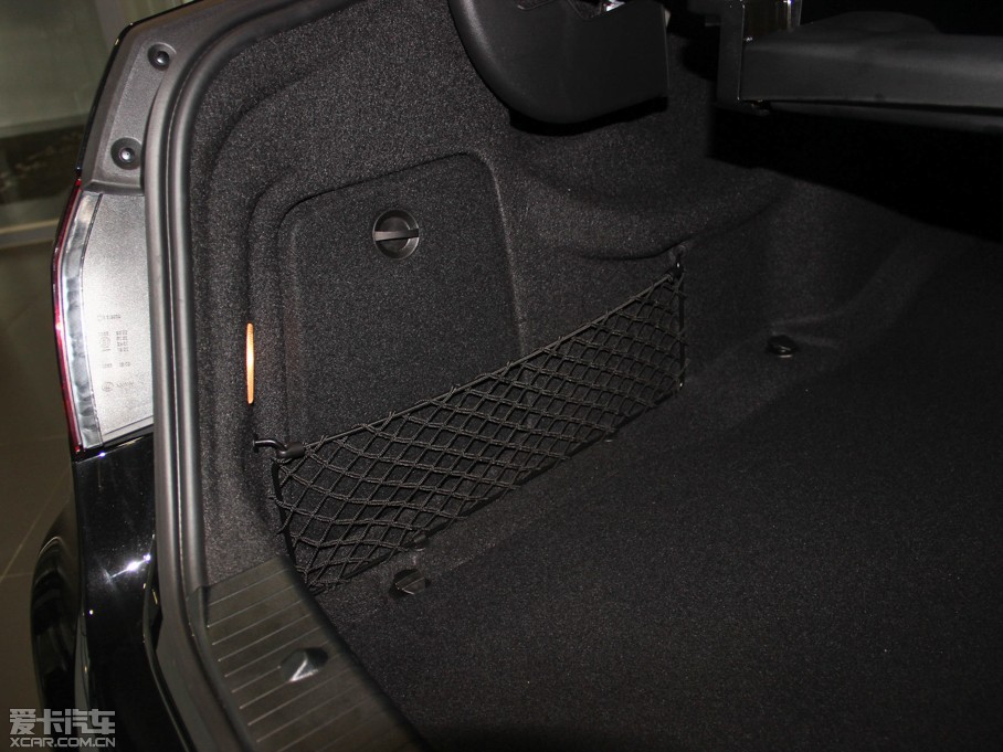 2015��YE�� E 400L 4MATIC �\�Ӻ��A��