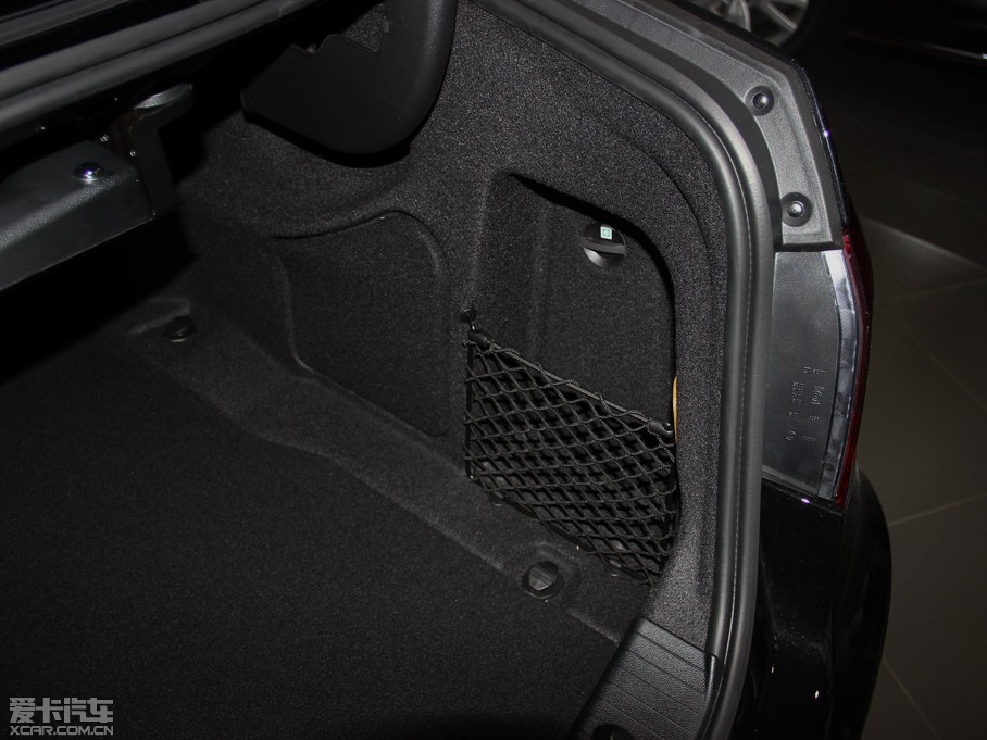 2015��YE�� E 400L 4MATIC �\�Ӻ��A��