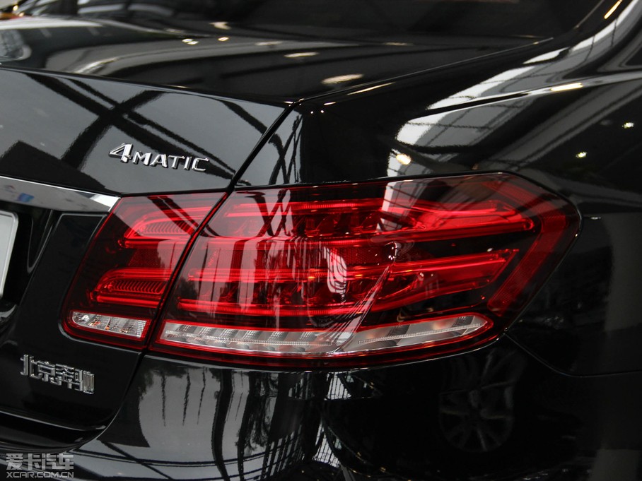 2015��YE�� E 400L 4MATIC �\�Ӻ��A��