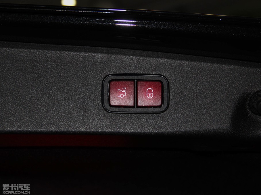 2015��YE�� E 400L 4MATIC �\�Ӻ��A��