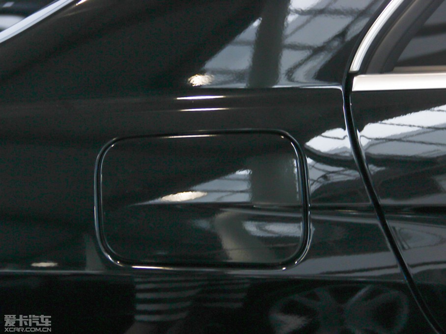 2015��YE�� E 400L 4MATIC �\�Ӻ��A��