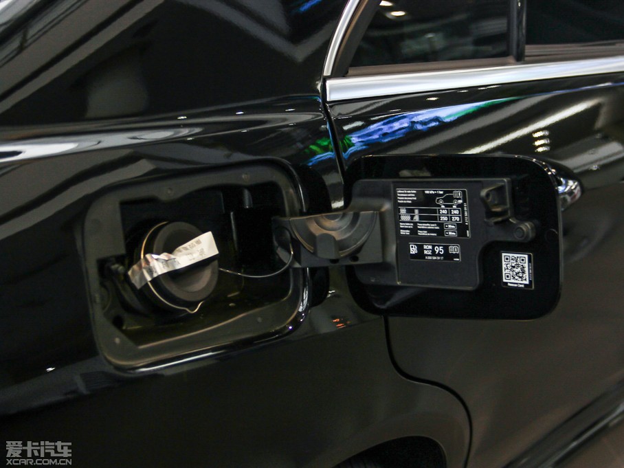 2015��YE�� E 400L 4MATIC �\�Ӻ��A��