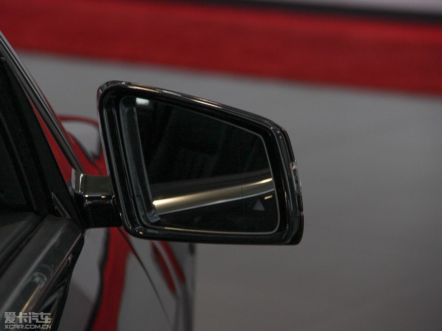 2015��YE�� E 400L 4MATIC �\�Ӻ��A��