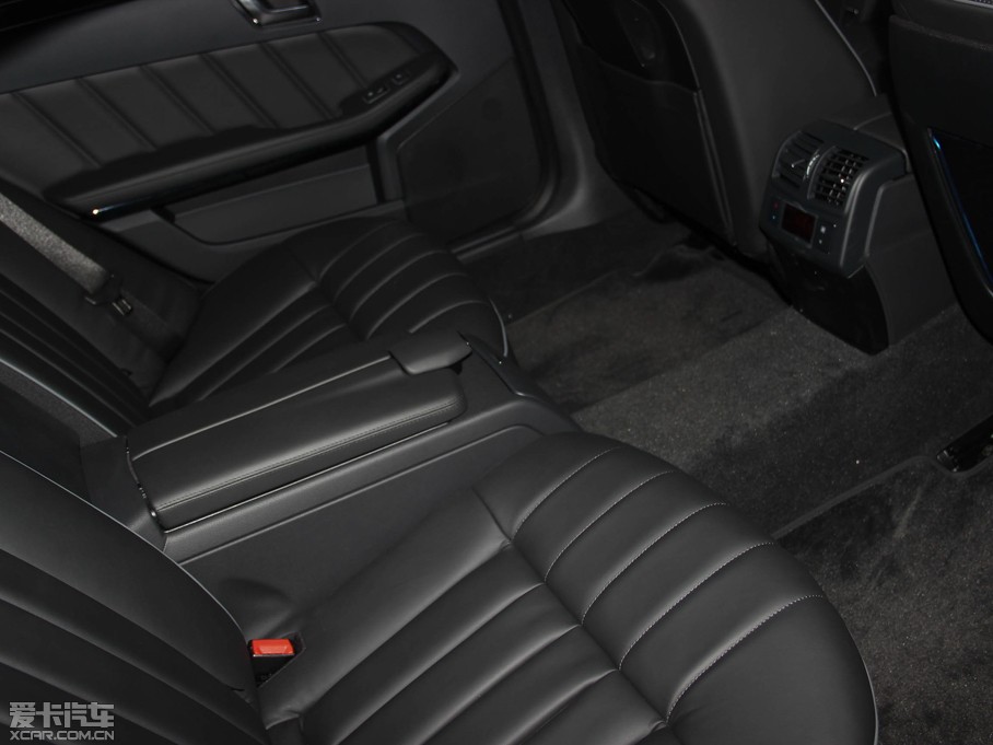 2015��YE�� E 400L 4MATIC �\(y��n)�Ӻ��A��