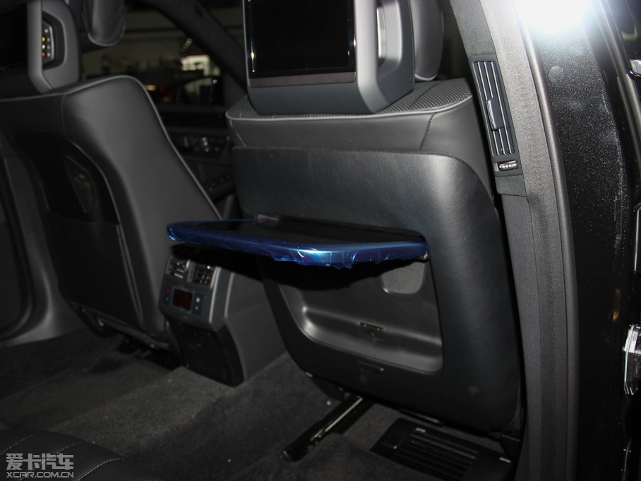 2015��YE�� E 400L 4MATIC �\�Ӻ��A��