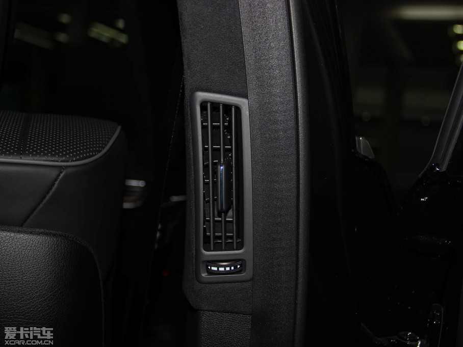 2015��YE�� E 400L 4MATIC �\�Ӻ��A��