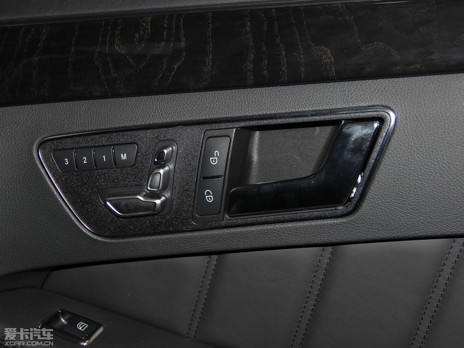 2015��YE�� E 400L 4MATIC �\�Ӻ��A��