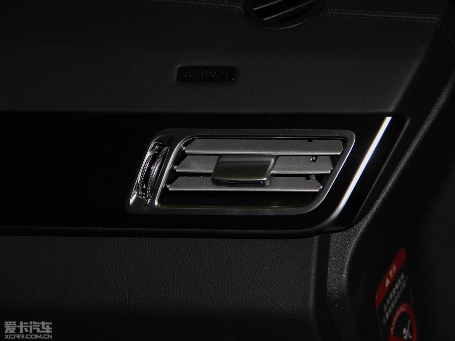 2015��YE�� E 400L 4MATIC �\�Ӻ��A��