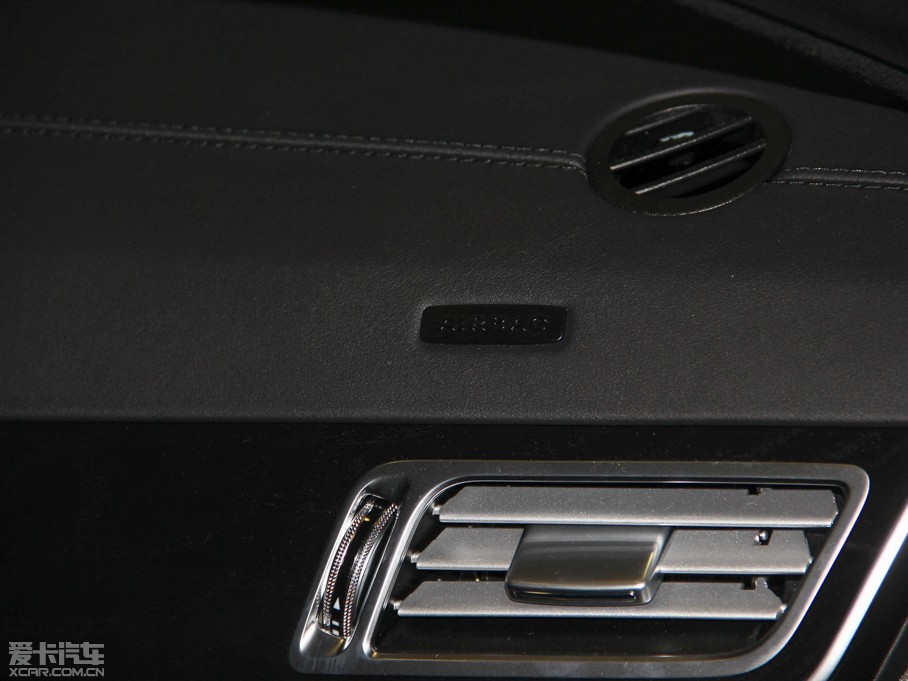 2015��YE�� E 400L 4MATIC �\�Ӻ��A��