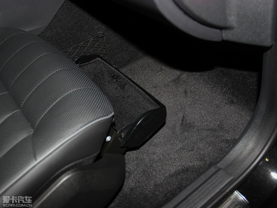 2015��YE�� E 400L 4MATIC �\�Ӻ��A��