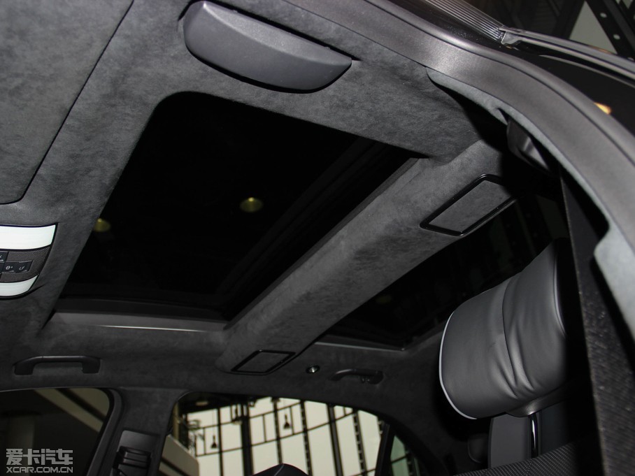 2015��YE�� E 400L 4MATIC �\�Ӻ��A��