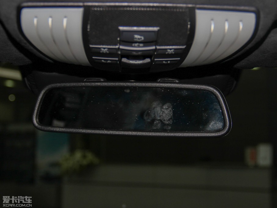 2015��YE�� E 400L 4MATIC �\�Ӻ��A��