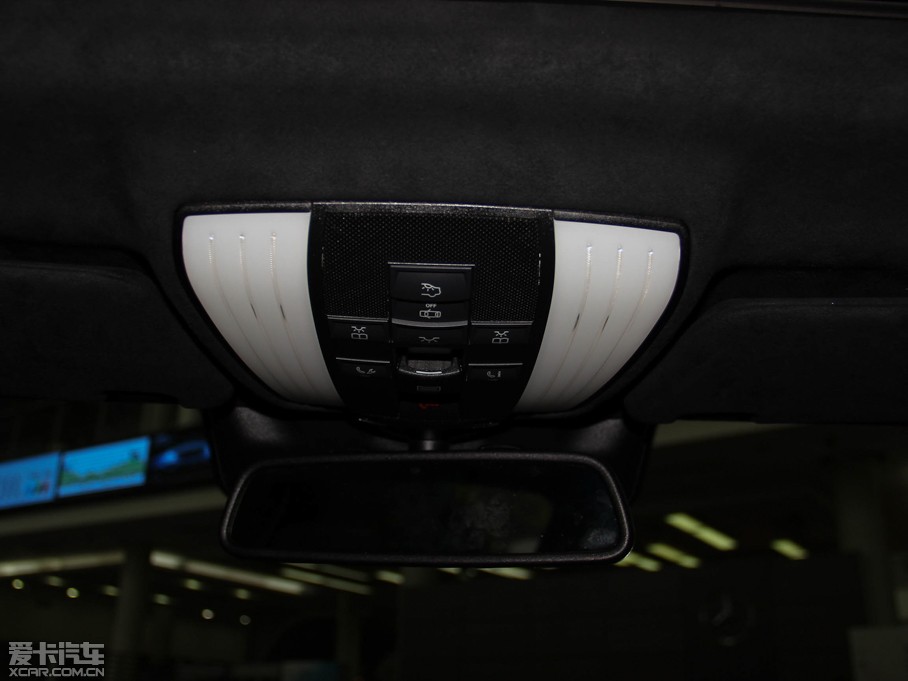 2015��YE�� E 400L 4MATIC �\�Ӻ��A��